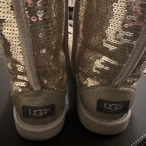 UGG Classic Short Silver Sequin